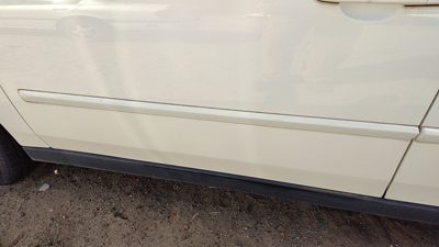 04-08 New Style Malibu Driver Left Front Moulding From Door Trim White 40U