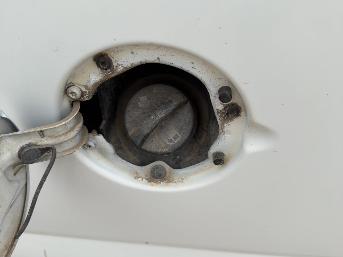 1998-2002 Chevy Express Van 2500 Fuel Filler Neck Assembly With Gas Cap Oem 4.3L