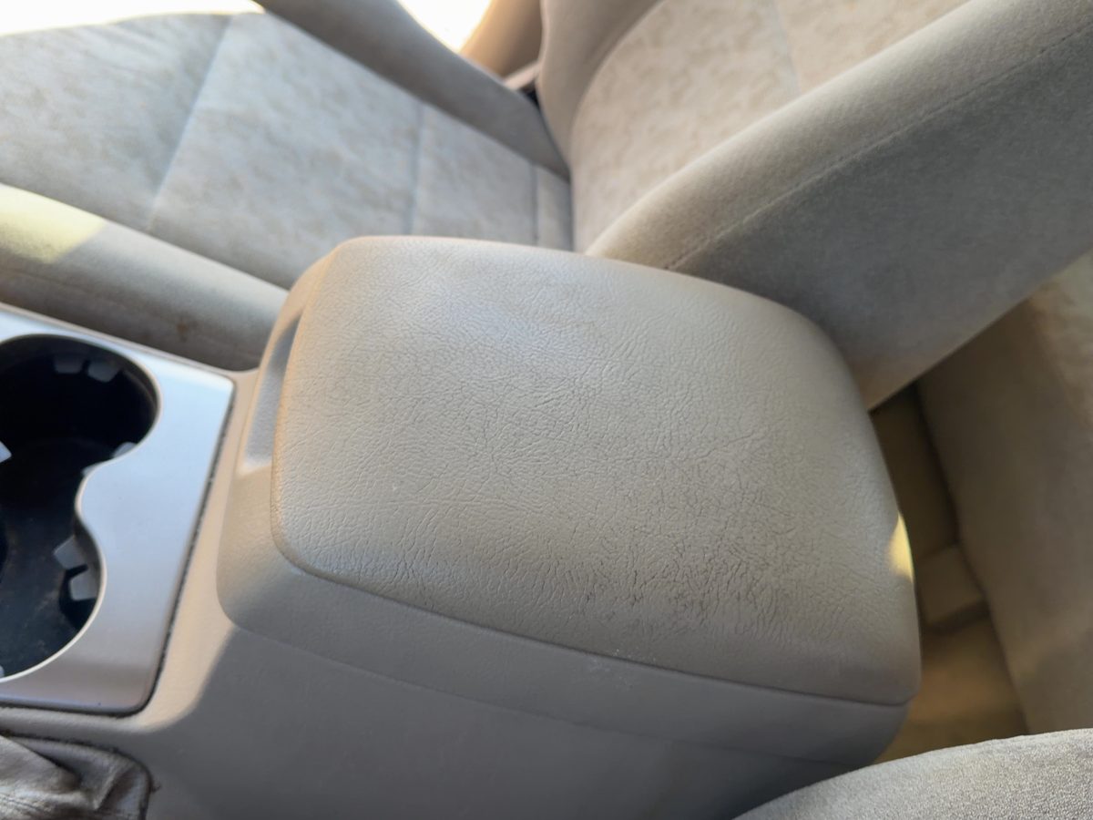 2004-2006 Kia Sorento Center Console Lid Only Oem Arm Rest Fold Down Beige Fc