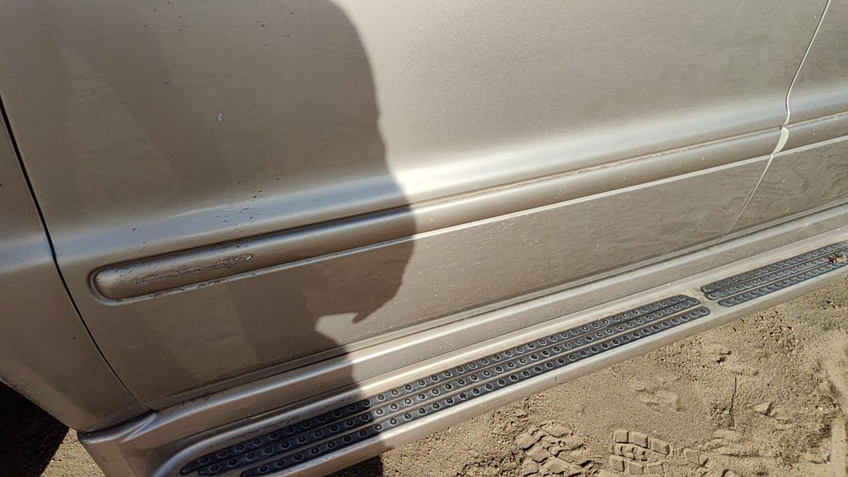 1998-2005 Mercedes Ml350 Driver Left Front Moulding From Door Trim Strip Gold