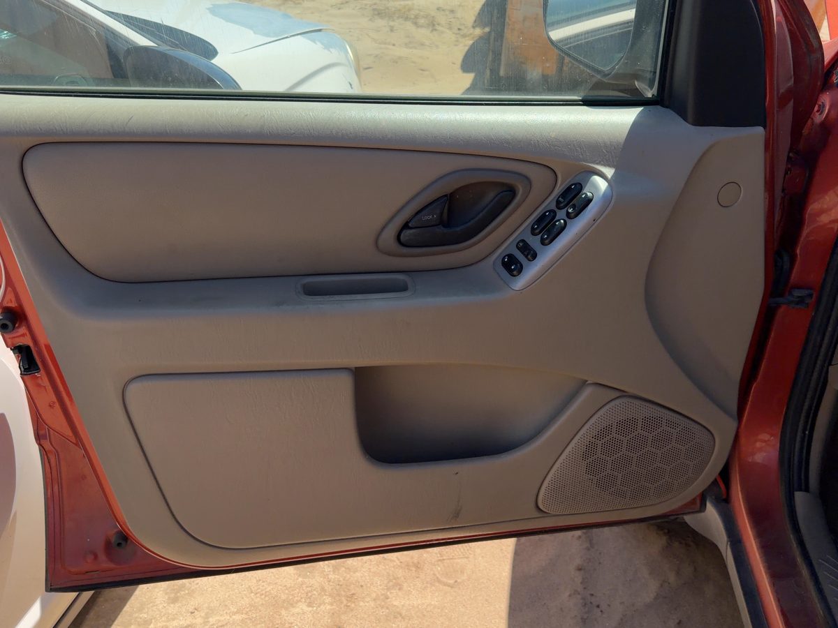 2006 Ford Escape Front Door Trim Panel