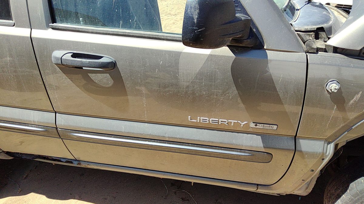 2004 Jeep Liberty Front Door