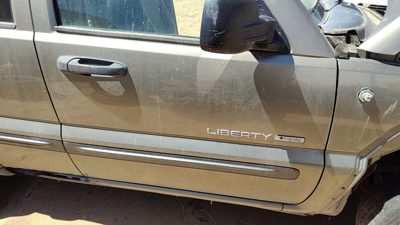 2004 Jeep Liberty Front Door