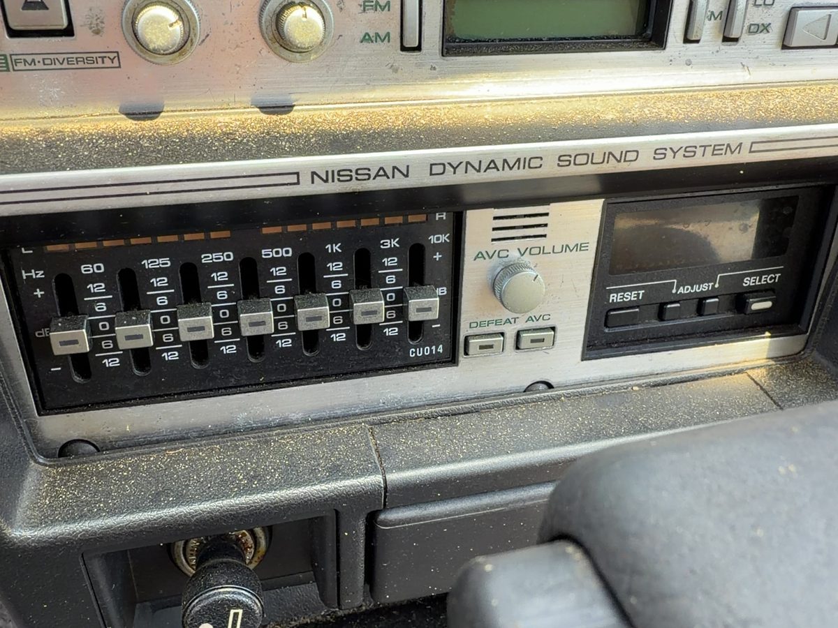 1987 Nissan Maxima Audio & Visual Equip.(radio)