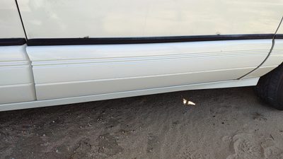 94 Pontiac Bonneville Passenger Right Front Moulding From Door Trim Strip White