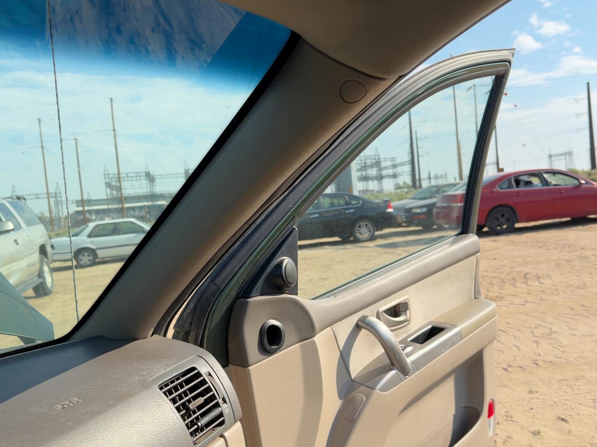06 Kia Sorento Passenger Right A Pillar Trim Windshield Post Panel Oem Beige Fc