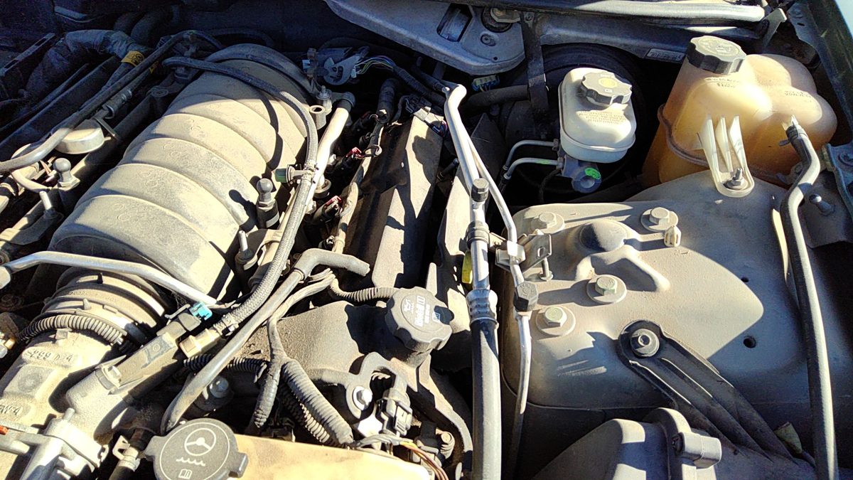 2005 Cadillac Sts Driver Left Valve Cover Oem 4.6L 12587645