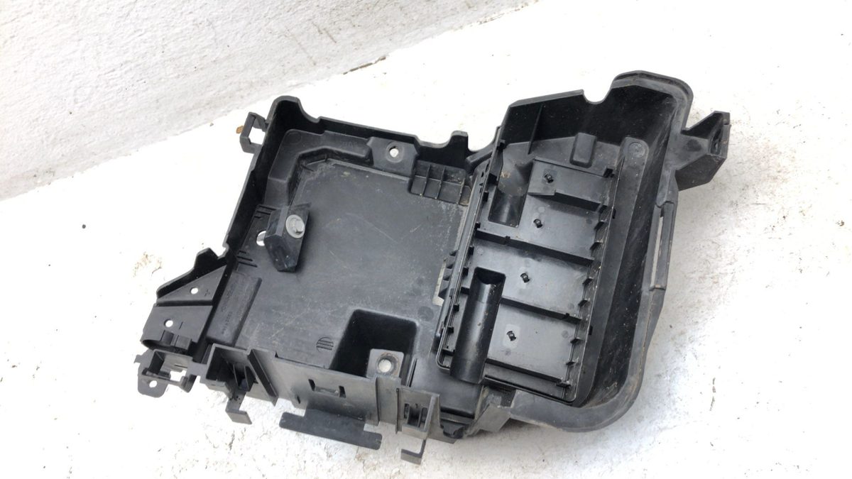 2011 Chevy Malibu Battery Mount Tray Oem Box