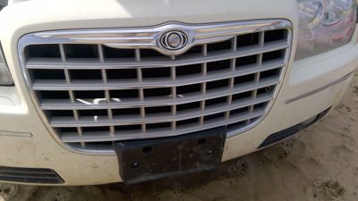2010 Chrysler 300 Grille