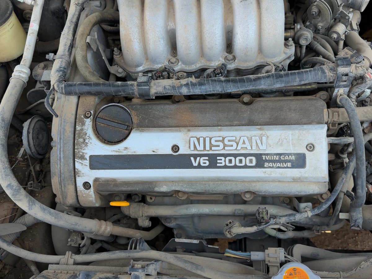 1998 Nissan Maxima Front Valve Cover Oem 3.0L