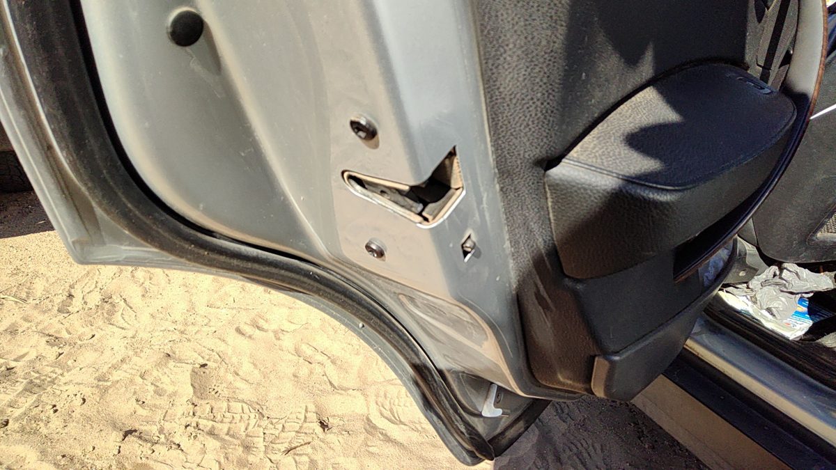 2004-2009 Bmw X3 Driver Left Rear Door Latch With Rods/Cables Oem Back
