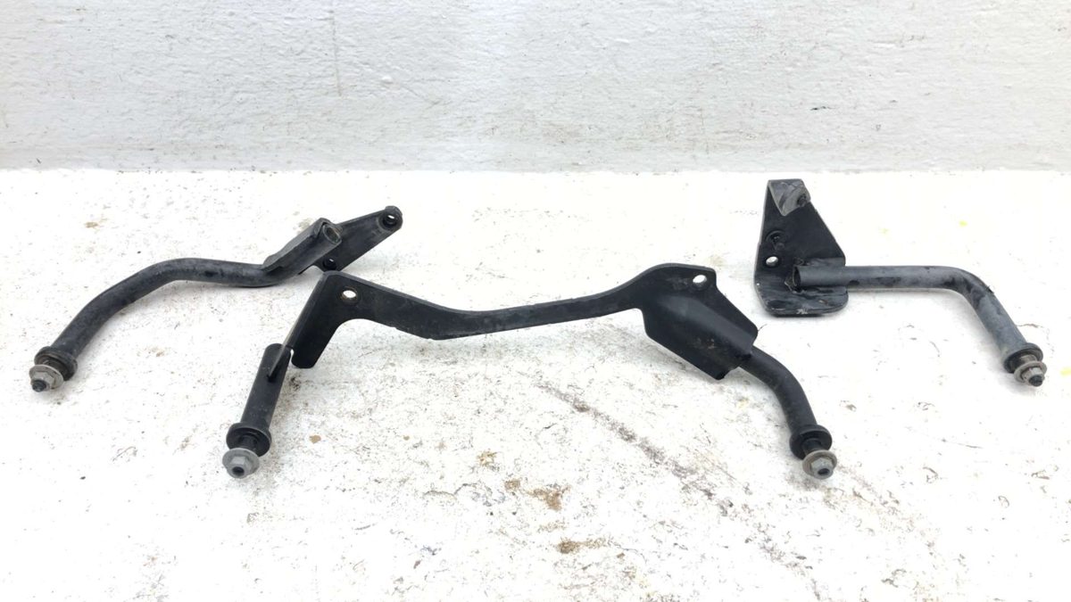 2016 Dodge Ram 4500 Fan Shroud Mount Brackets Brace 6.7L Cummins Oem