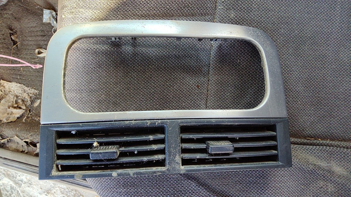 2001 Jeep Grand Cherokee Trim Bezel Around Radio Surround Dash Panel Oem