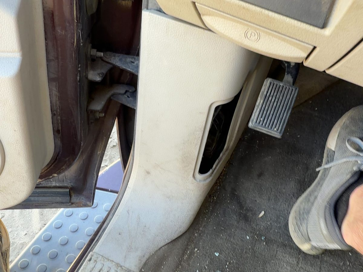 2004 Dodge Durango Driver Left Lower Kick Trim Panel Oem Gray Hjj1