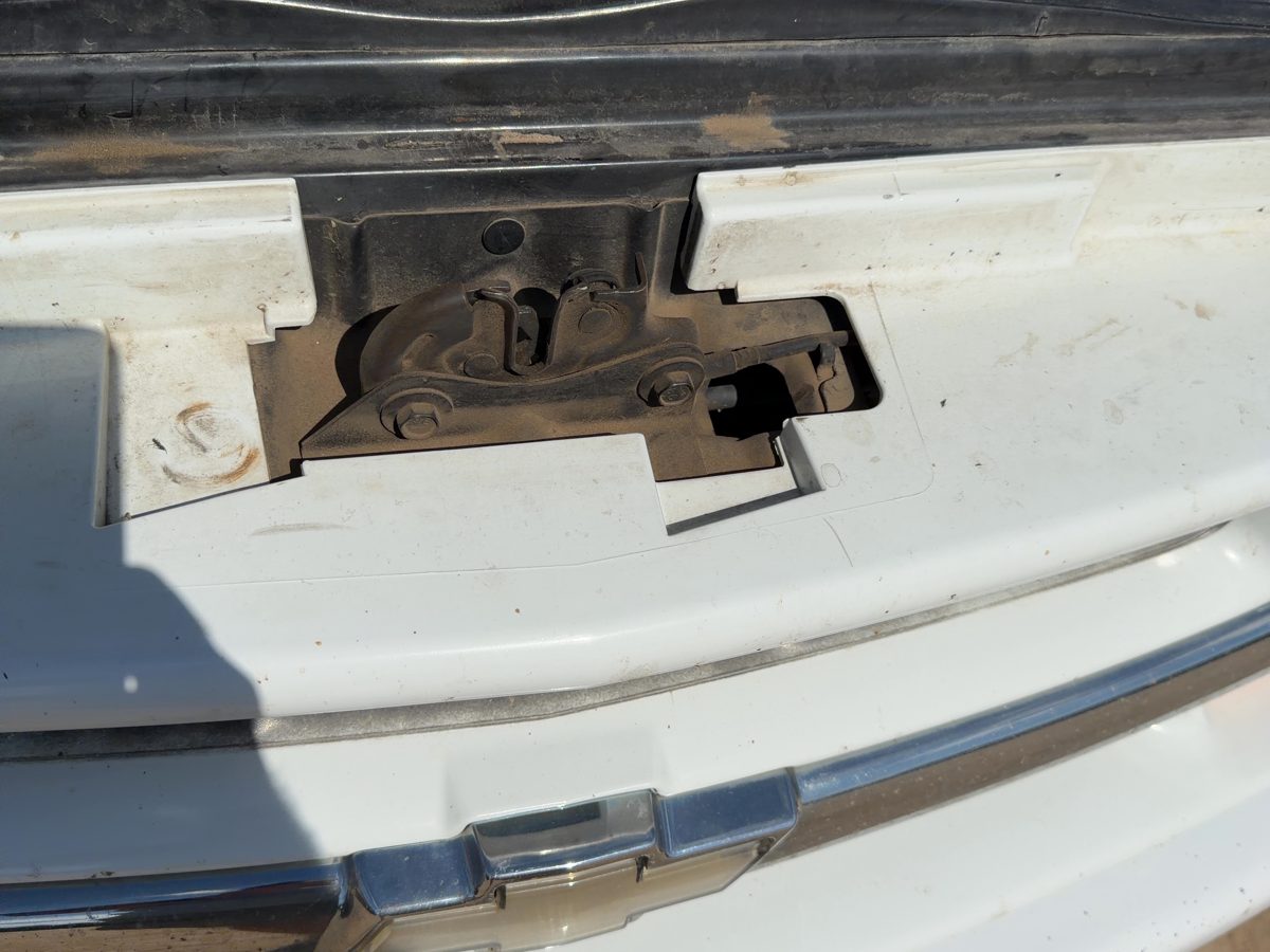 1998-2005 Chevy S10 Blazer Hood Latch Assembly with Bracket OEM 15009394