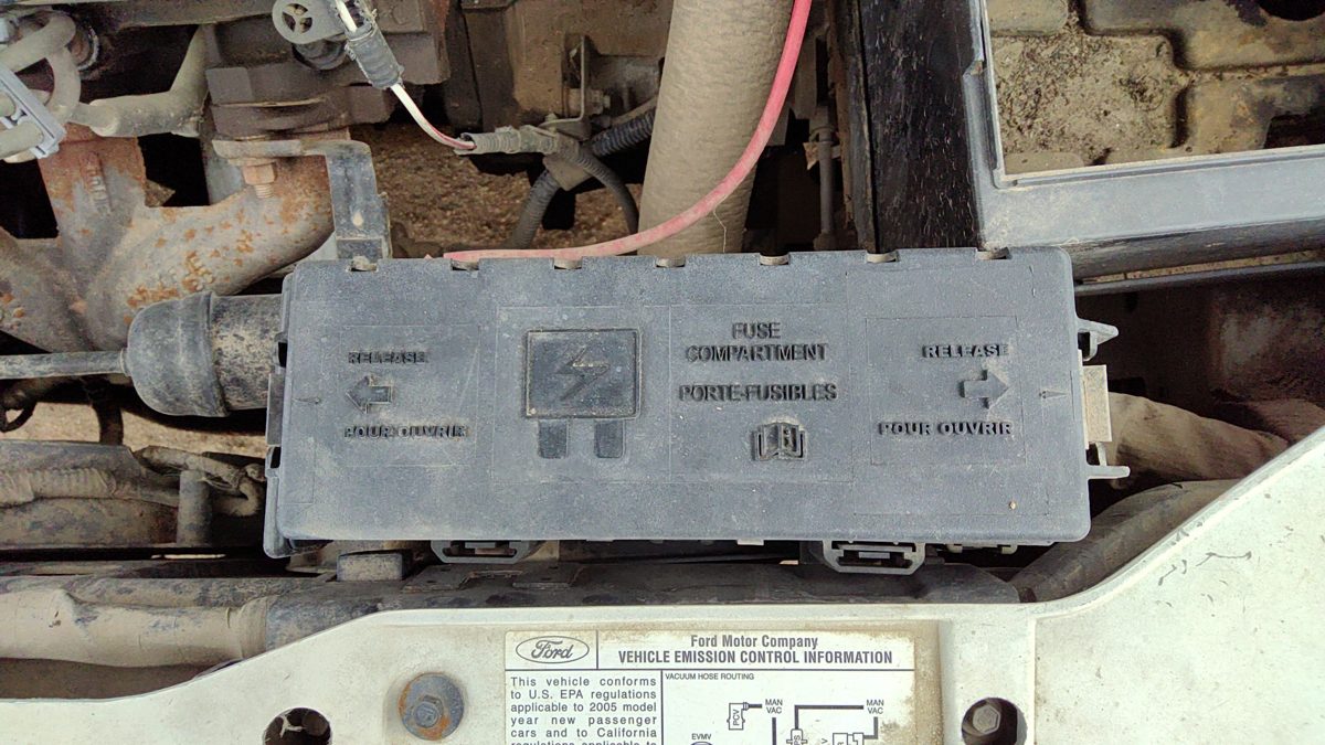 2005 Mercury Sable Engine Fuse Box