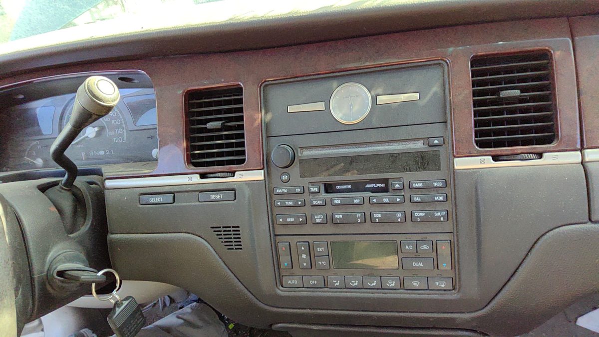2003-2004 Lincoln Town Car Trim Bezel Around Speedometer Oem Dash Surround Panel