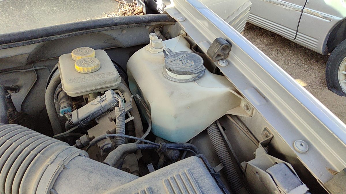 93-95 Jeep Grand Cherokee Windshield Washer Fluid Reservoir With Pump Wiper Tank