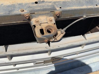 1982-1990 Chevy S10 Pickup Hood Latch Assembly With Bracket Oem 15568101