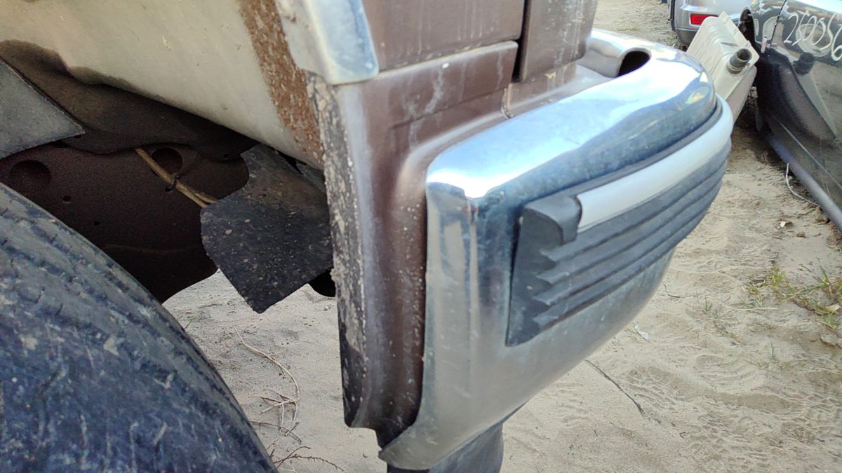 1992-1999 Chevy Suburban Passenger Right Moulding From Fender Trim Strip Brown