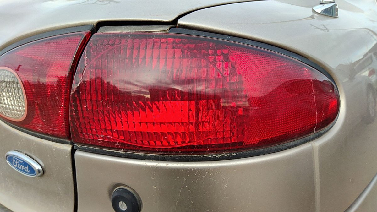 1995-1997 Ford Contour Passenger Right Outer Tail Light Brake Lamp Rear Crack