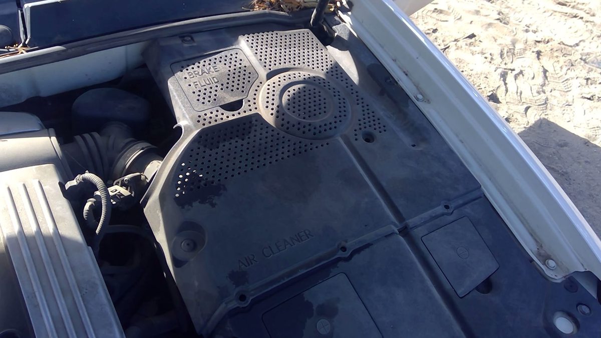 2005 Kia Amanti Engine Cover