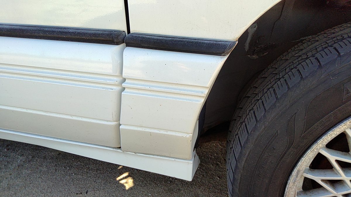 1994 Pontiac Bonneville Passenger Right Moulding From Fender Trim Strip White
