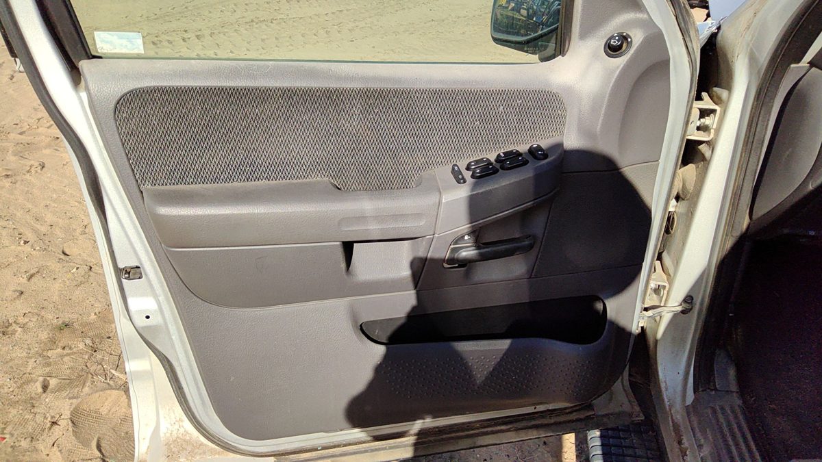 01 Explorer Driver Left Front Inside Door Trim Panel With Master Switch Gray