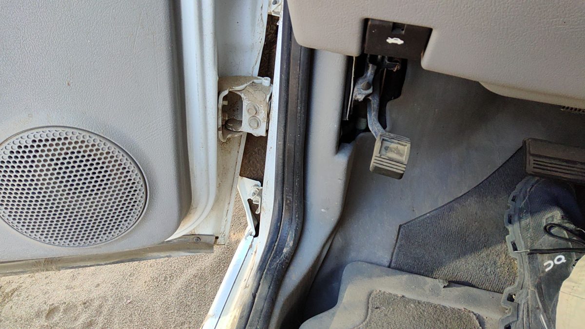 2005-2009 Chevy Uplander Driver Left Lower Kick Trim Panel Oem Gray 17B