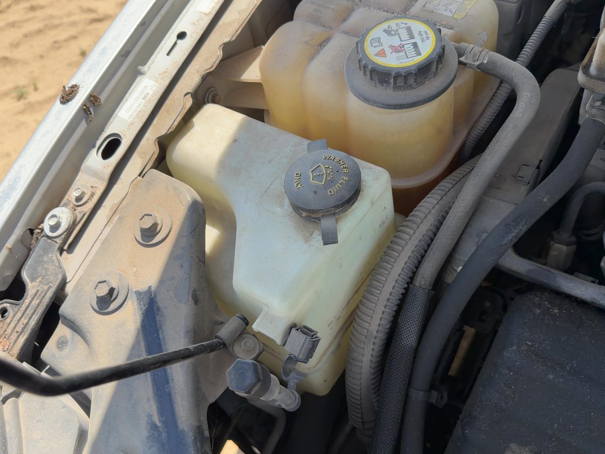 05-07 Fivehundred Windshield Washer Fluid Reservoir With Pump Oem Wiper Tank