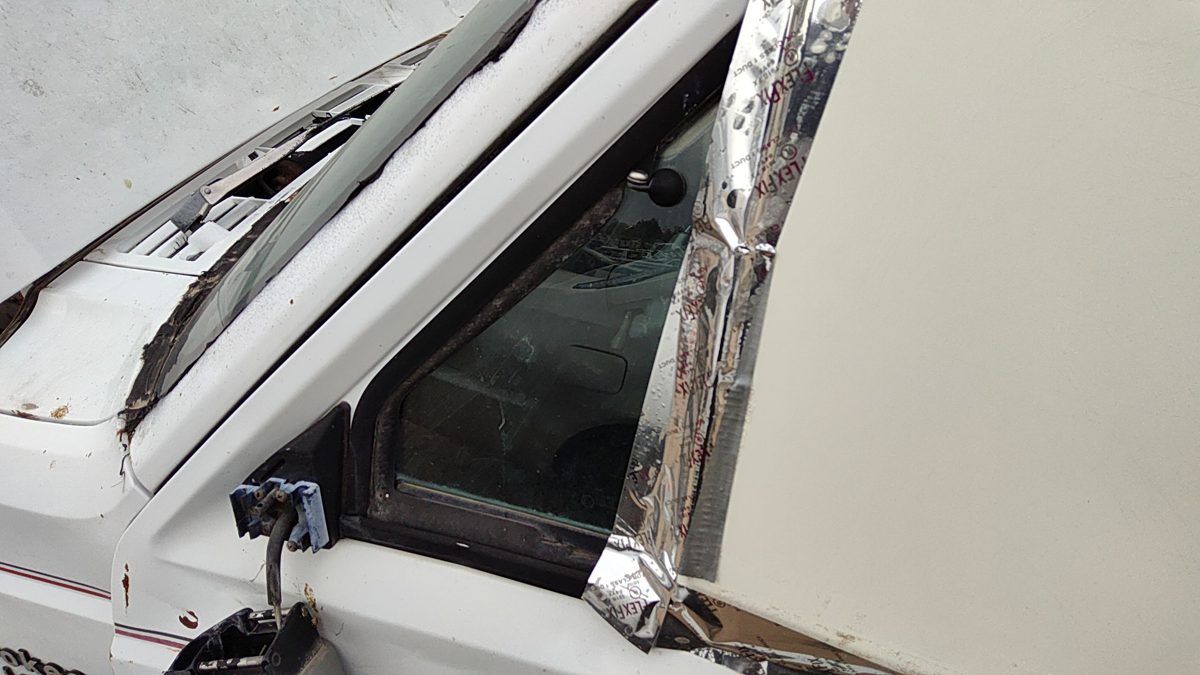 88-96 Jeep Cherokee Driver Left Front Vent Window Small Door Glass With Frame