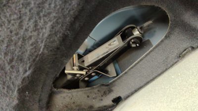 2005 Mazda 3 Jack Assembly With Tool Kit Oem Spare