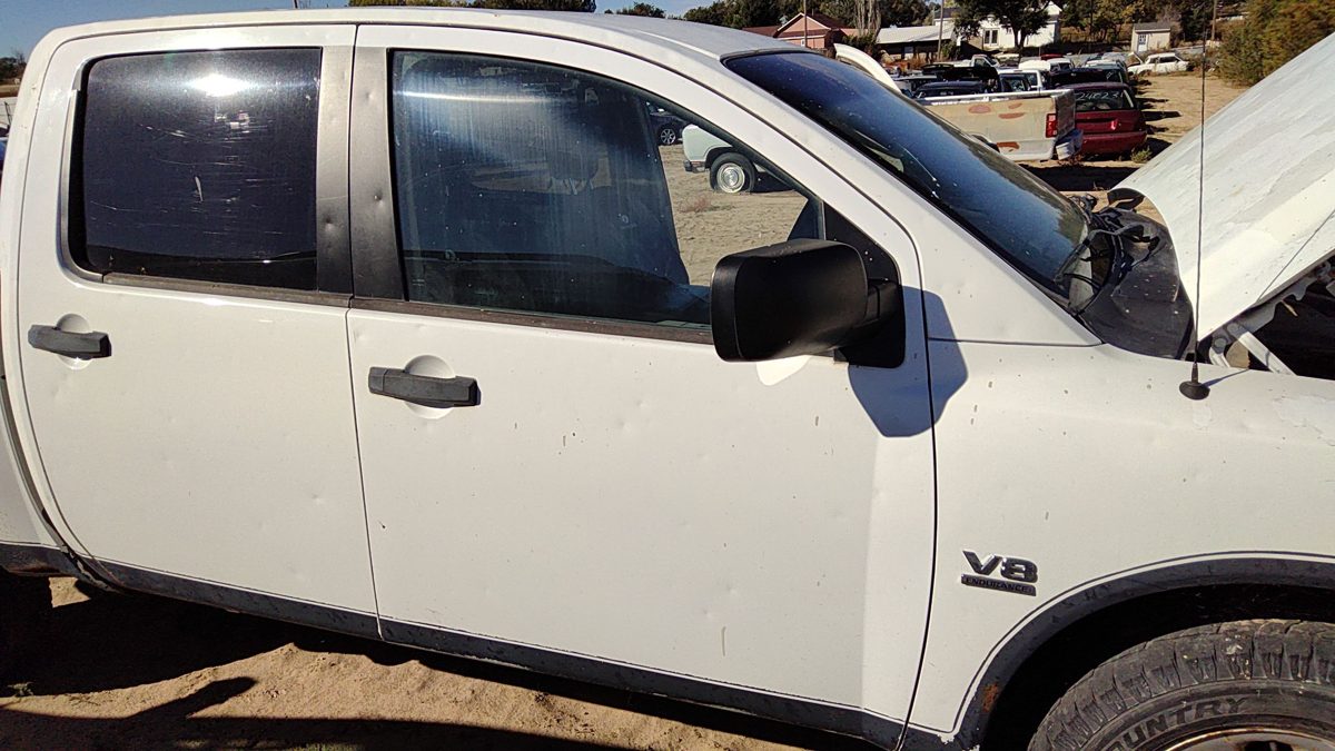 2004 Nissan Titan Front Door