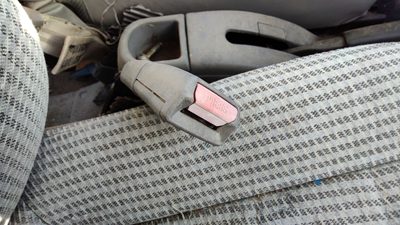 1997 Ford Aspire Passenger Right Front Seat Belt Buckle Receiver Oem Gray
