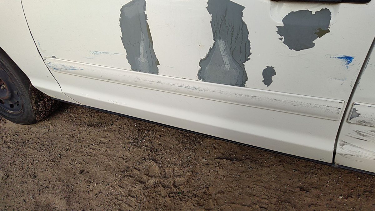 1998-2008 Ford Crown Vic Driver Left Front Moulding From Door Trim Strip White