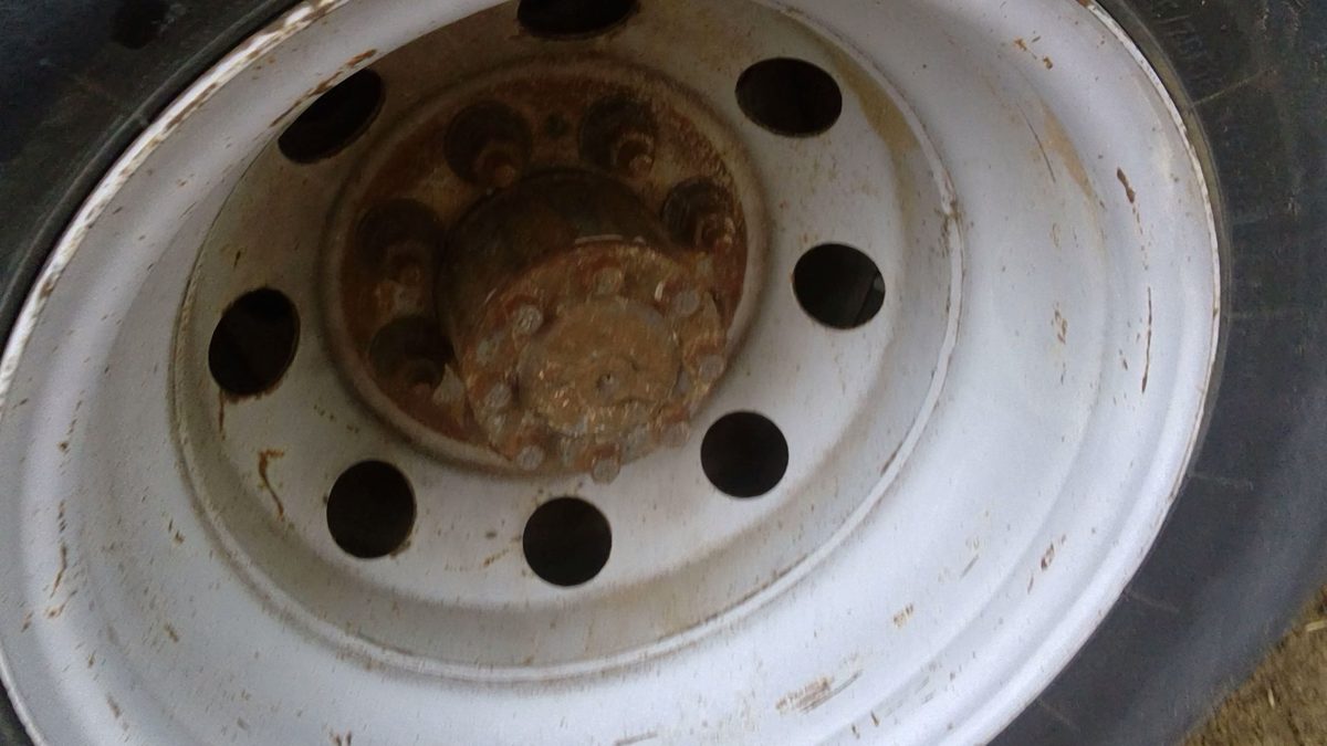 2002 Ford Van E450 Hub