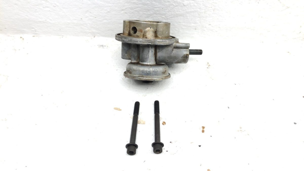 1994 Chevy Caprice Engine Oil Filter Housing 5.7L Oem 1068433