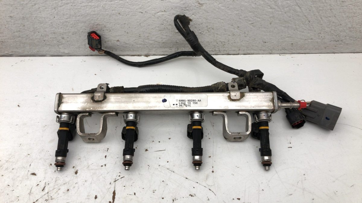 2006-13 Mazda 3 Complete Fuel Rail With Injectors Set Loaded Oem 2.0L L3g513250