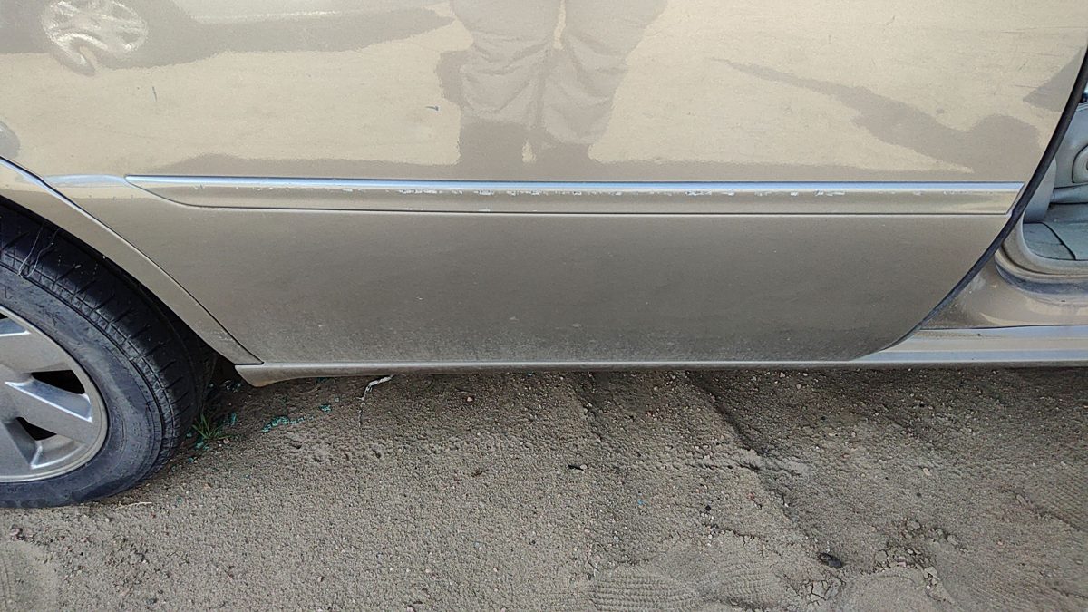 00-05 Deville Dts Passenger Right Rear Moulding From Door Back Trim Shale 156