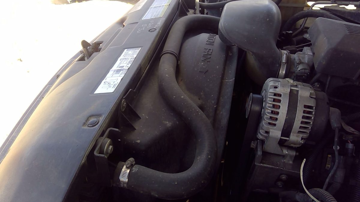 1999-04 Silverado 1500 Radiator Cooling Fan Shroud Plastic Housing 5.3L 15707519