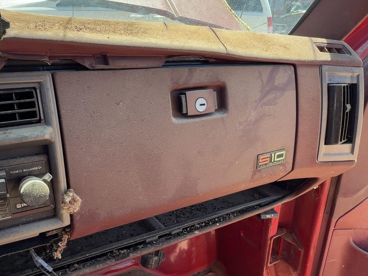 1990 Chevy S10 Pickup Glove Box Assembly Complete Door With Latch Oem Red