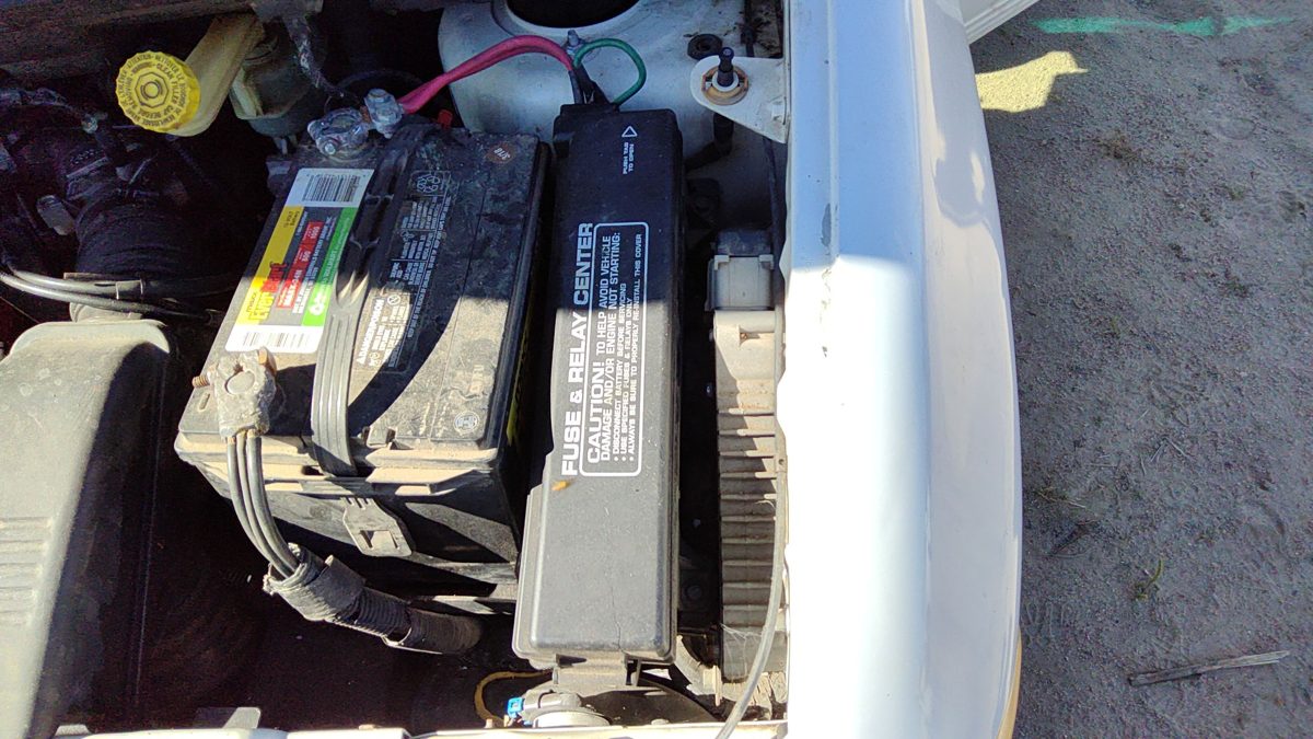 1998 Chrysler Town Cntry Engine Fuse Box