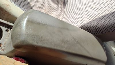 04-05 New Style Malibu Center Console Lid Only Arm Rest Fold Down Neutral 52E