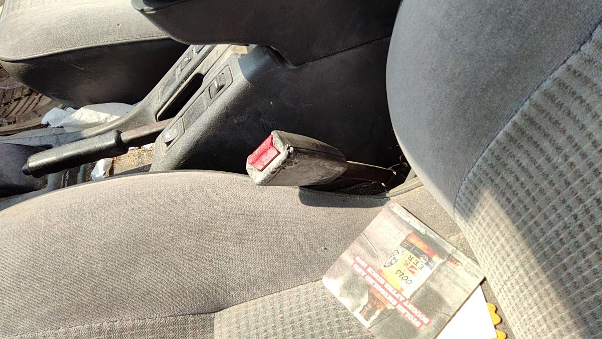1992-1995 Nissan Pathfinder Driver Left Front Seat Belt Buckle Receiver Oem Gray