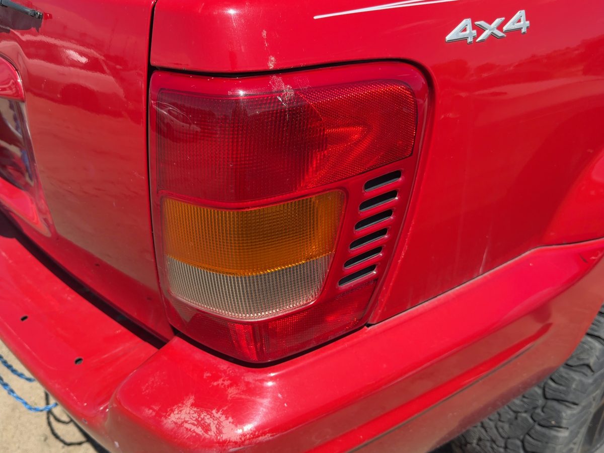 1999-2003 Jeep Grand Cherokee Passenger Right Tail Light Brake Lamp Oem Rear