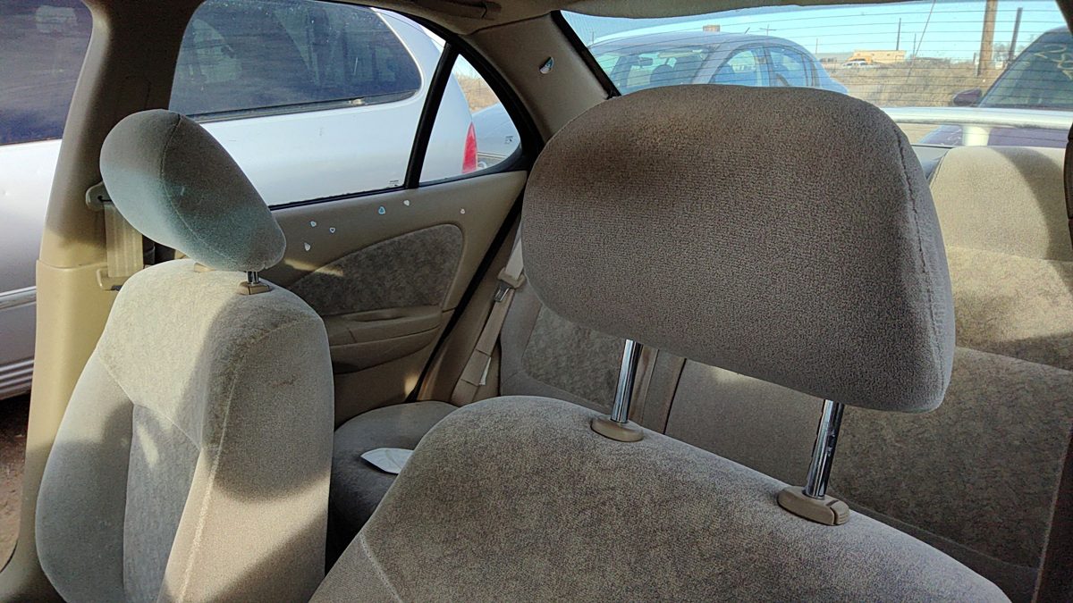 2000-2003 Nissan Sentra Pair Of Front Headrests Oem Left Right Set Seat