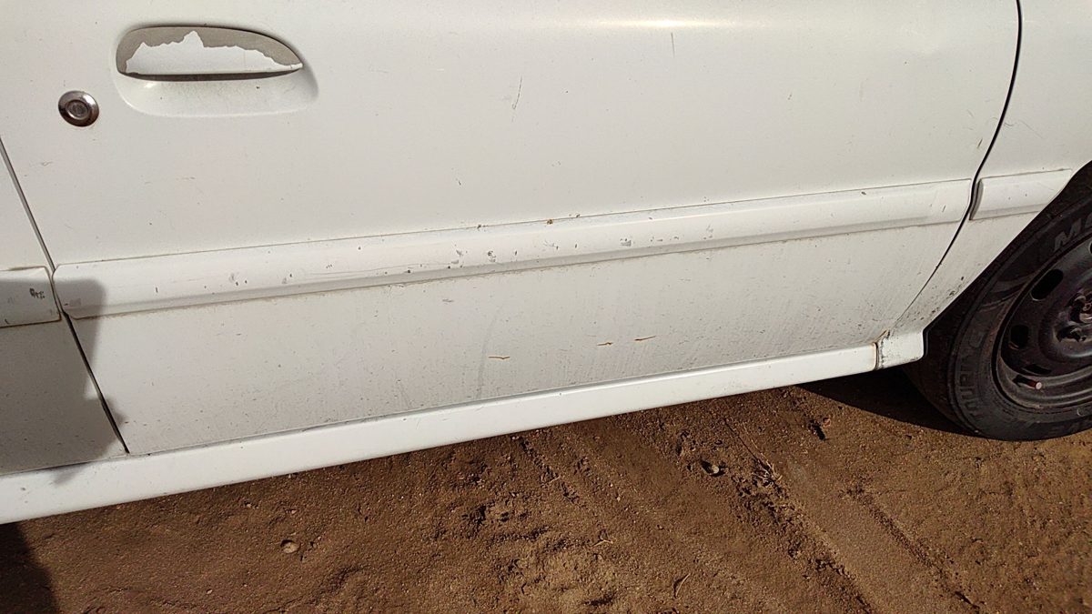 2001-2002 Kia Rio Passenger Right Front Moulding From Door Oem Trim Strip White
