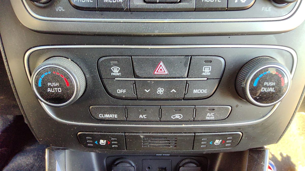 2014-2015 Kia Sorento Temperature Control Module In Dash Heater Ac Head Unit Oem
