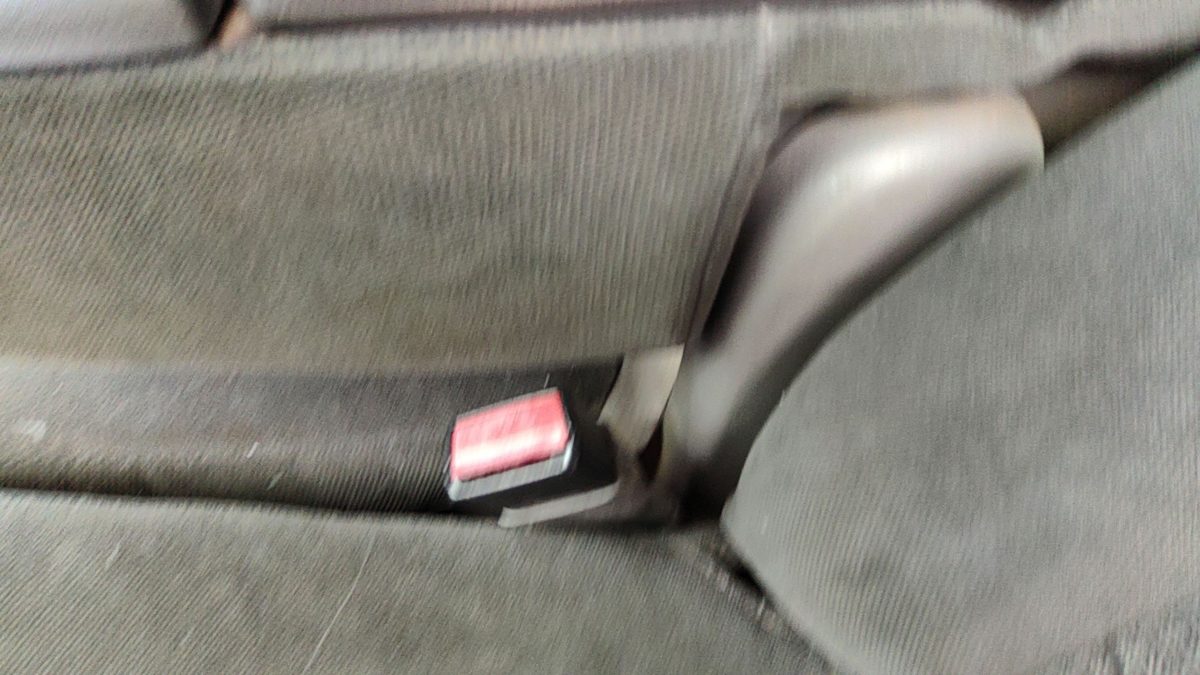 2002-2004 F350 Powerstroke Driver Left Front Seat Belt Buckle Receiver Oem Gray