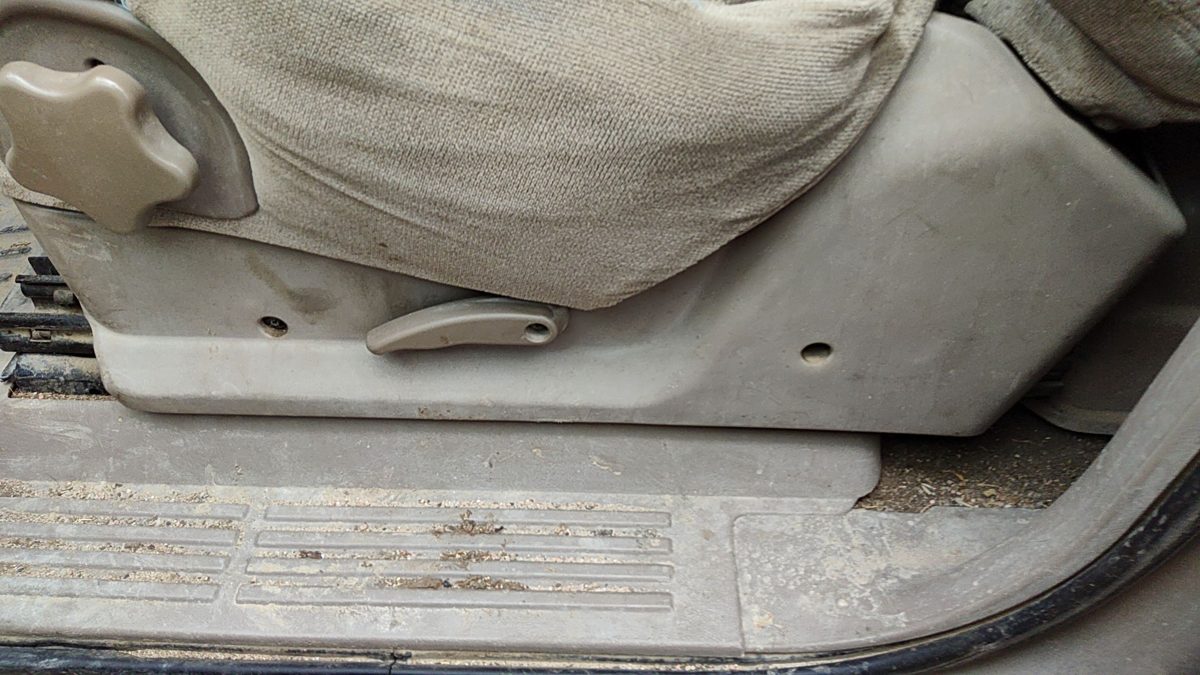 2001-2002 Chevy Silverado 2500 Hd Driver Left Side Seat Trim Panel Oem Tan 52D